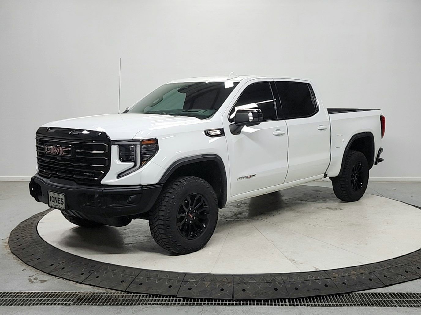 Used 2023 GMC Sierra 1500 AT4X image 3