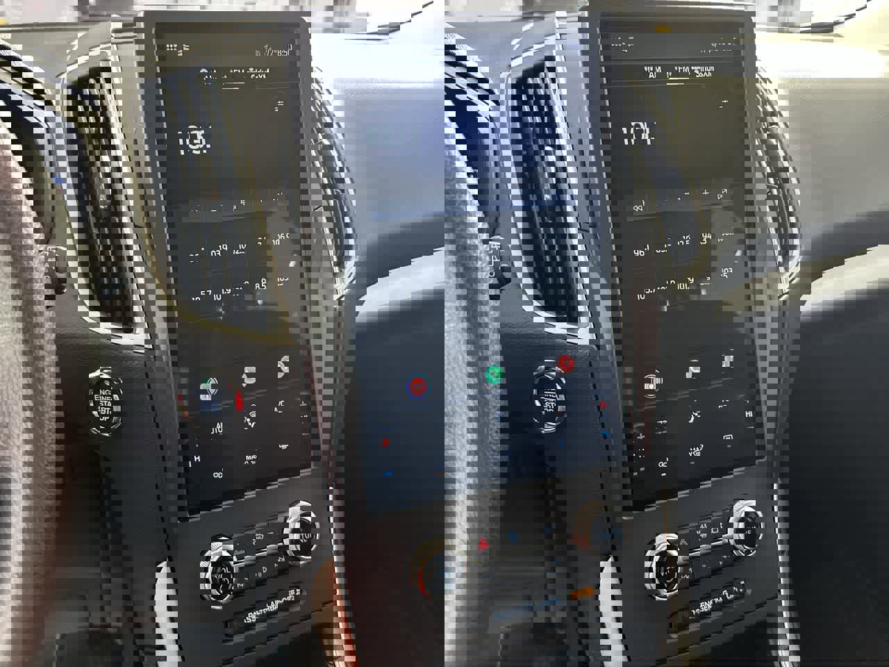 Used 2022 Ford Edge SE w/ Black Appearance Package image 16