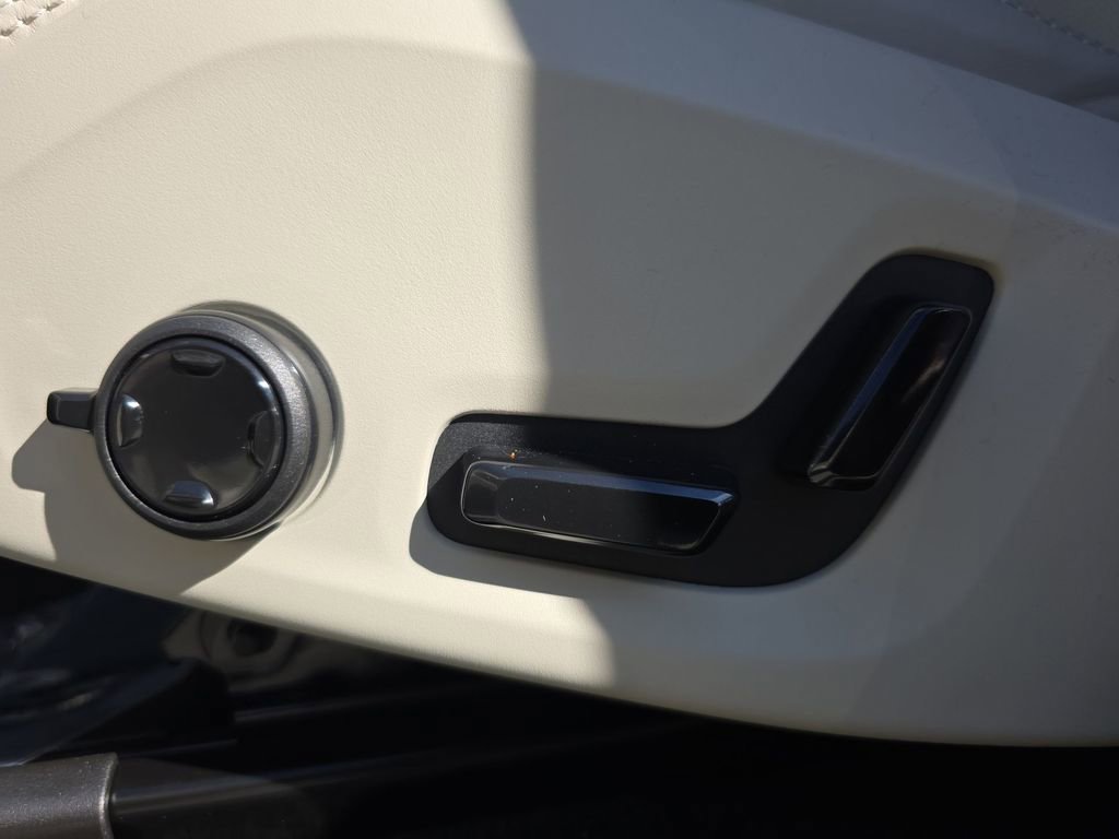 New 2026 Volvo XC90 B6 Ultra w/ Protection Package image 41