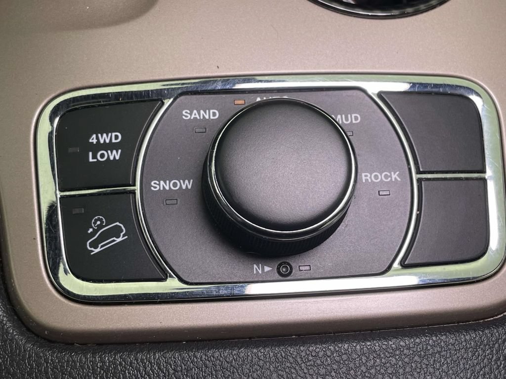 Used 2014 Jeep Grand Cherokee Limited AWD/4WD image 30