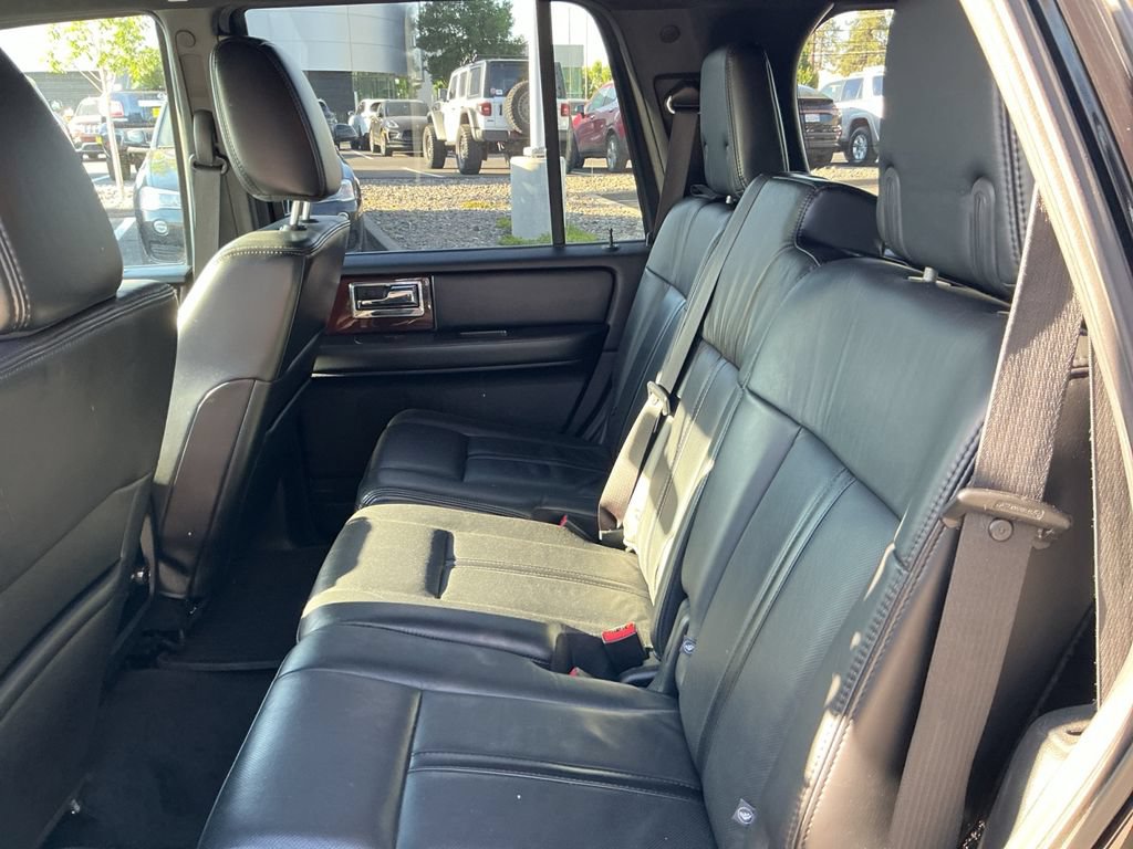 Used 2016 Lincoln Navigator Select AWD/4WD image 17