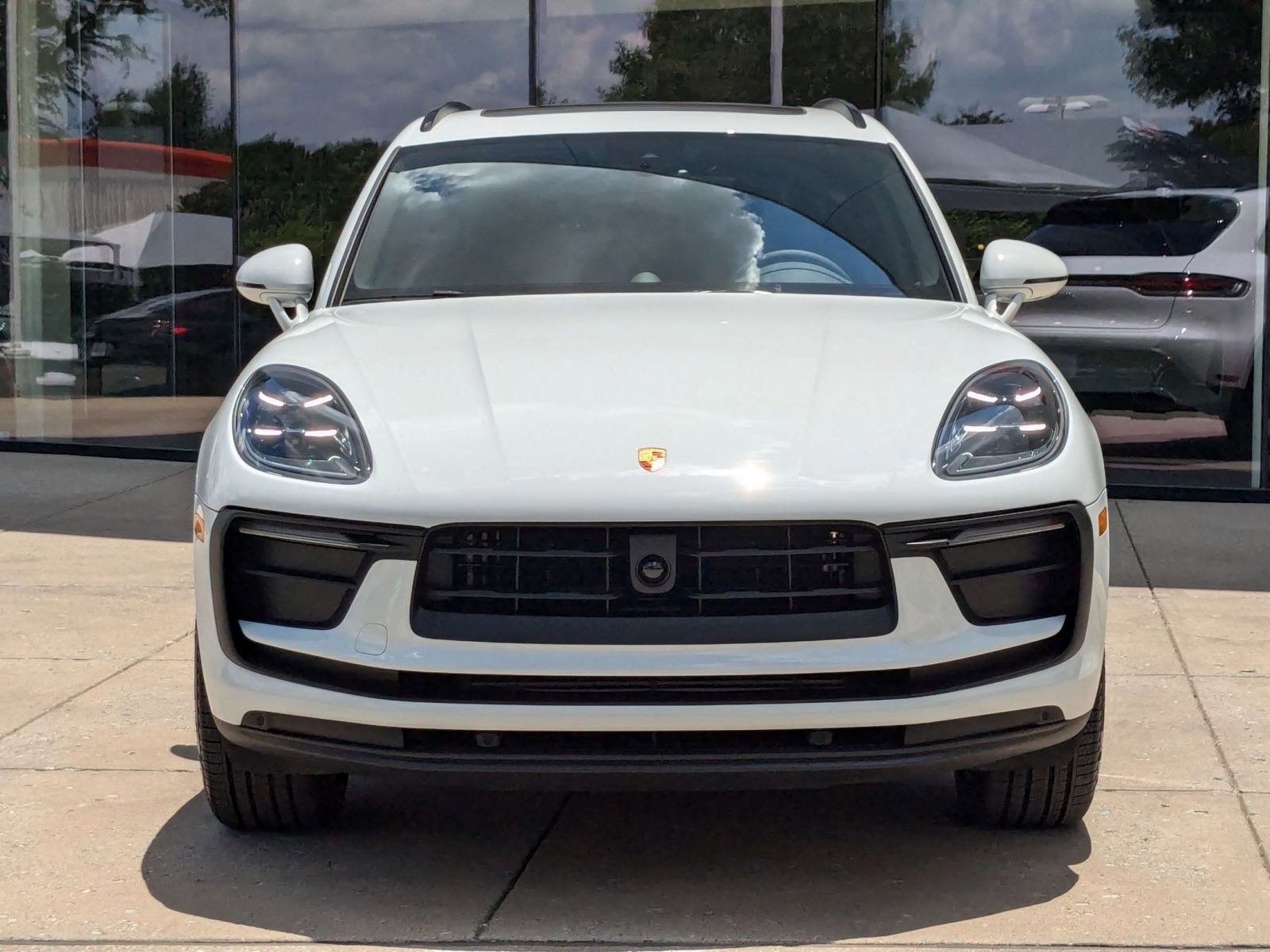 Certified 2025 Porsche Macan AWD/4WD image 6
