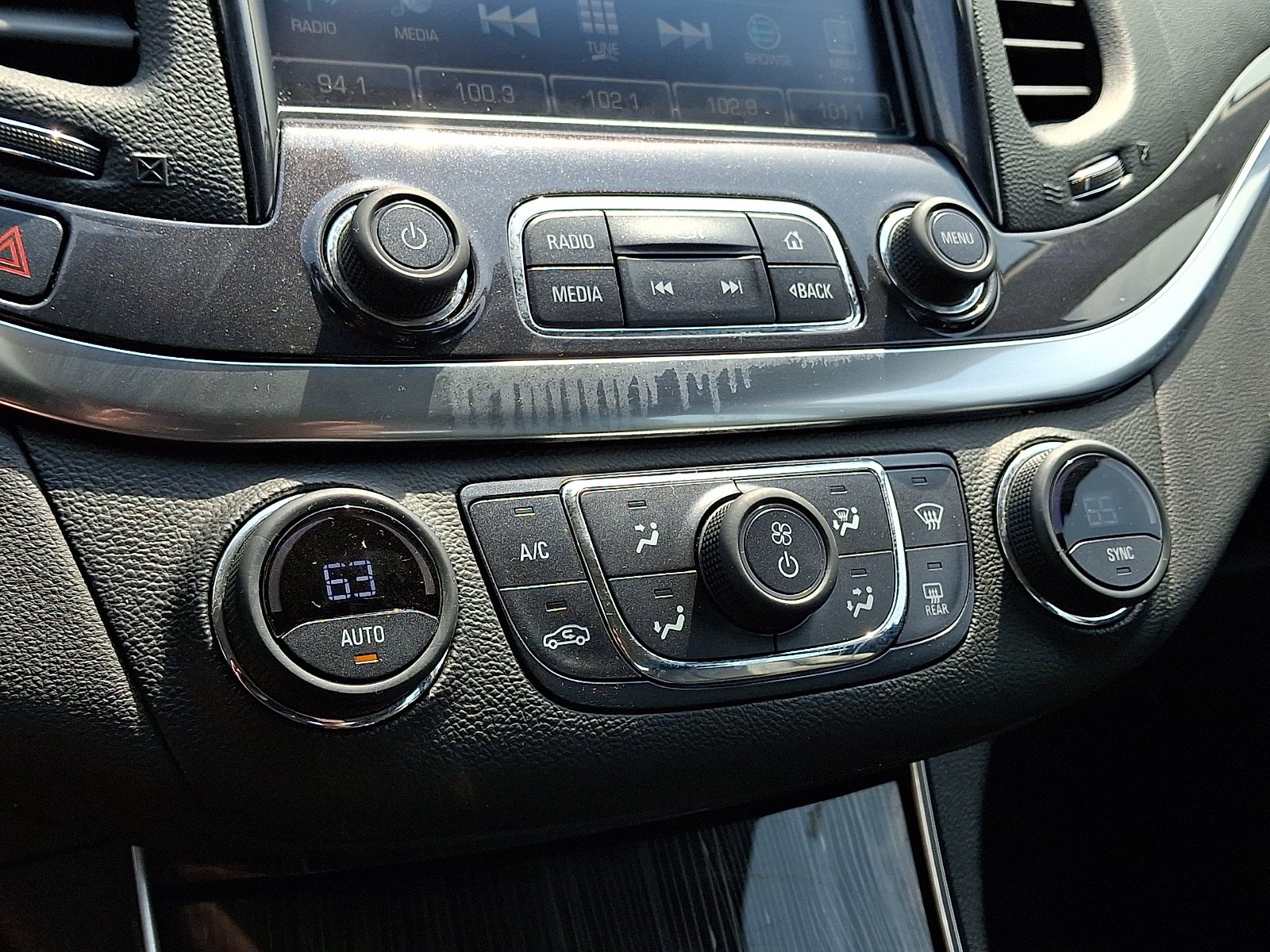 Used 2018 Chevrolet Impala LT FWD image 15