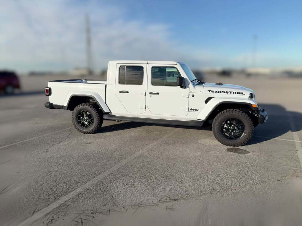 New 2026 Jeep Gladiator Sport image 15