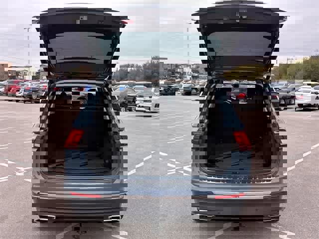 Used 2019 Volkswagen Tiguan SEL Premium image 37