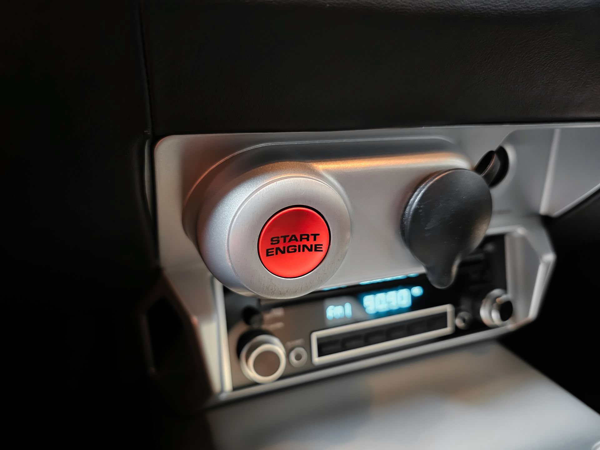 Used 2005 Ford GT RWD image 41