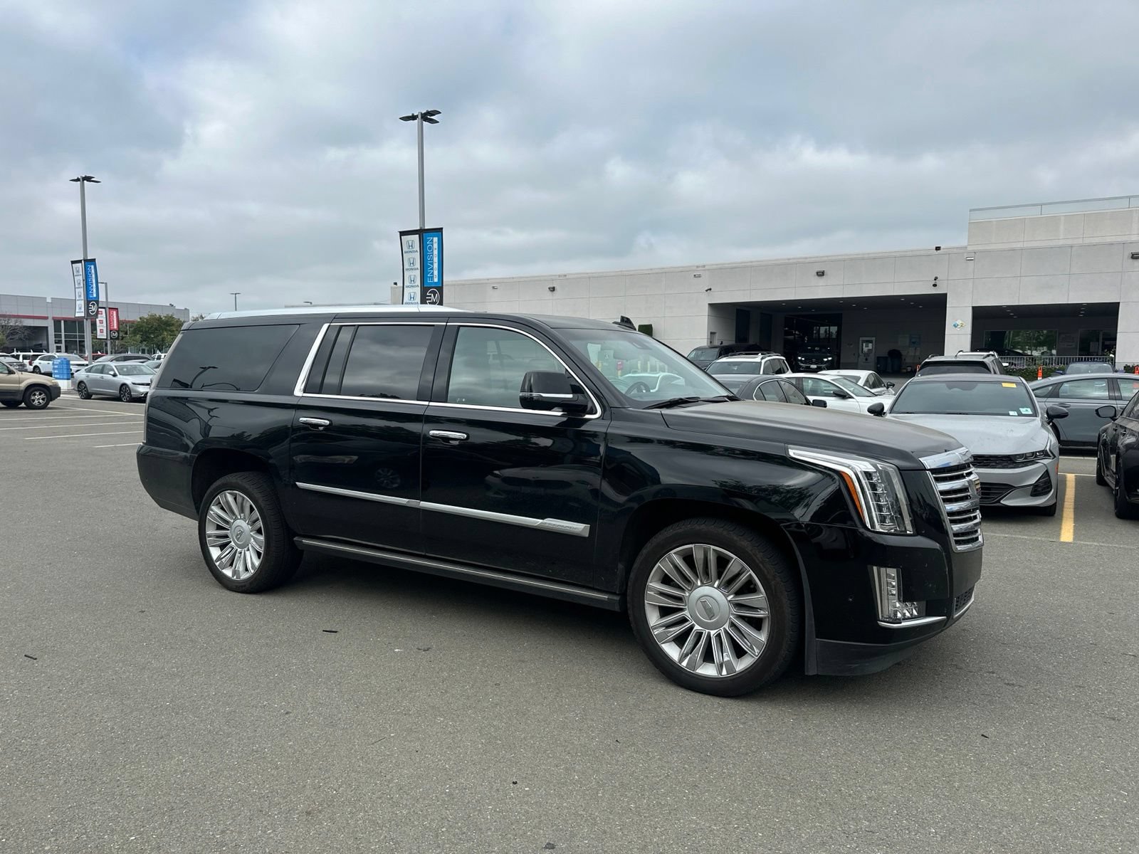 Used 2020 Cadillac Escalade ESV Platinum AWD/4WD image 2