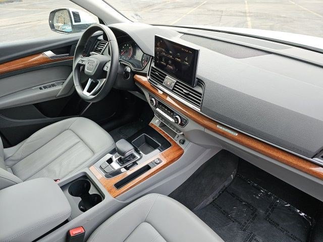 Used 2023 Audi Q5 2.0T Premium w/ Convenience Package image 14