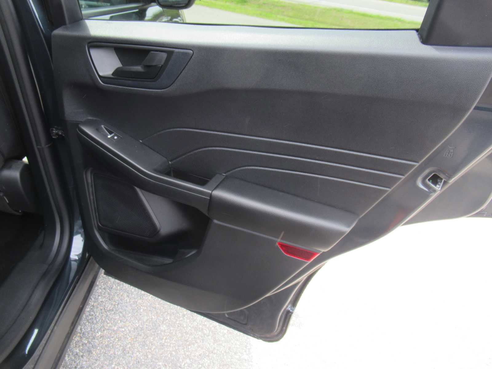 Used 2022 Ford Escape SE w/ SE Sport Appearance Package image 16