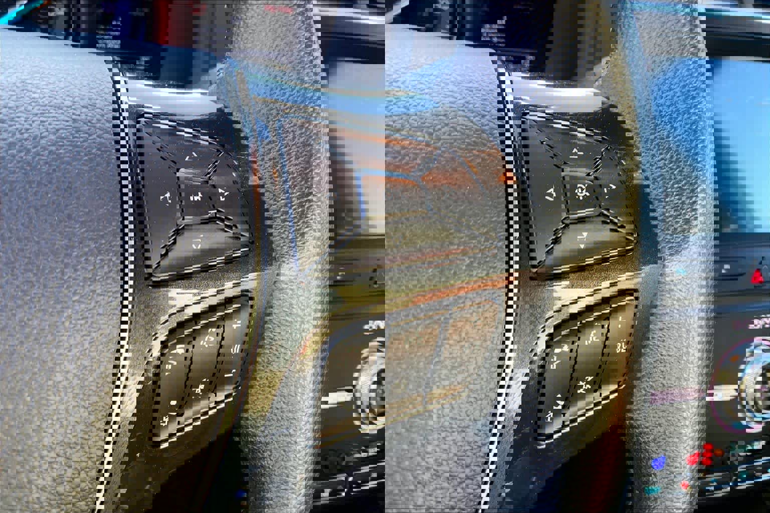 Used 2019 Ford Explorer Limited w/ Class III Trailer Tow Package image 23