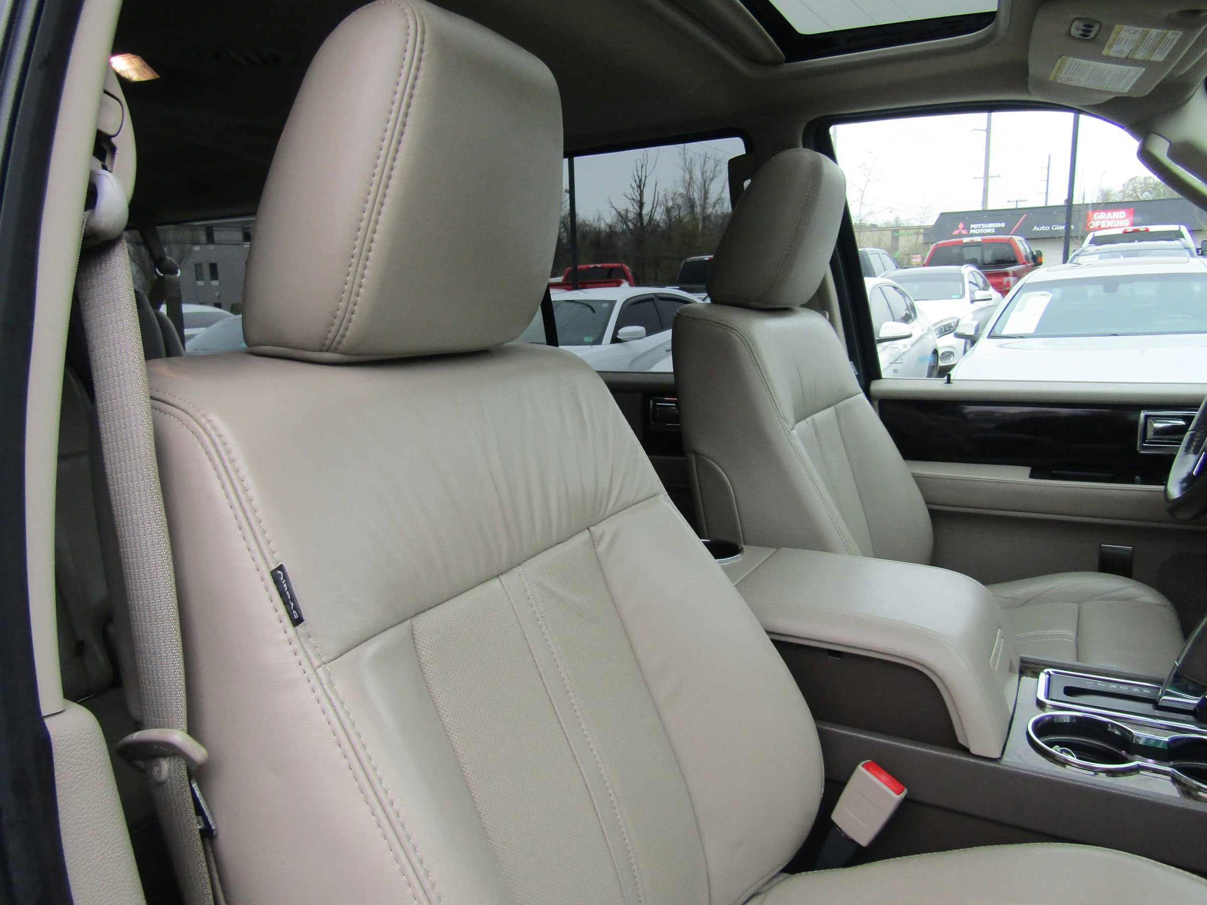 Used 2016 Lincoln Navigator L Select AWD/4WD image 14