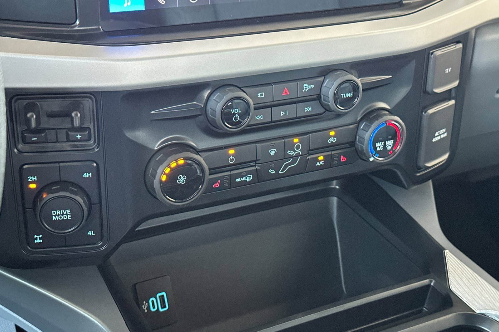 New 2025 Ford F250 XLT w/ Black Appearance Package image 20