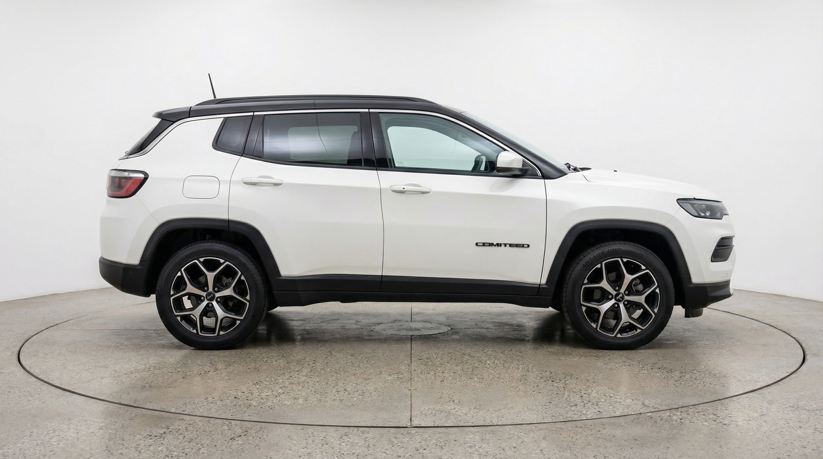 Used 2025 Jeep Compass Limited image 11