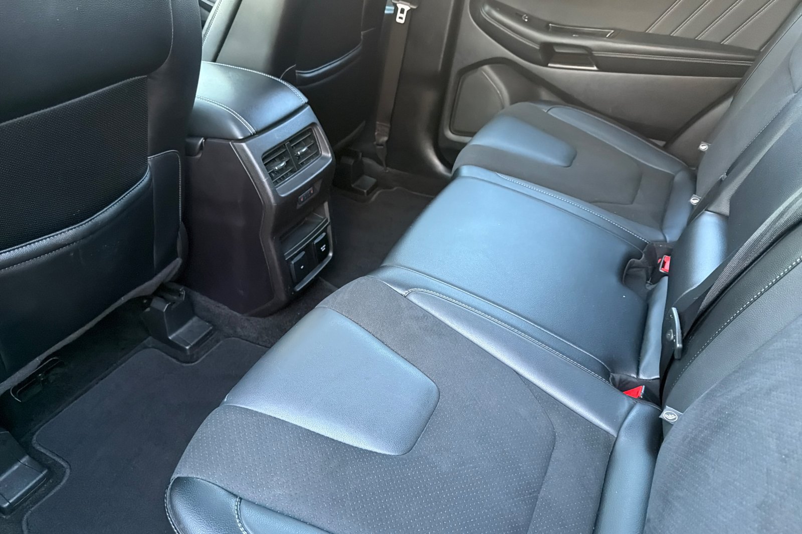 Used 2018 Ford Edge Sport w/ Equipment Group 401A AWD/4WD image 13