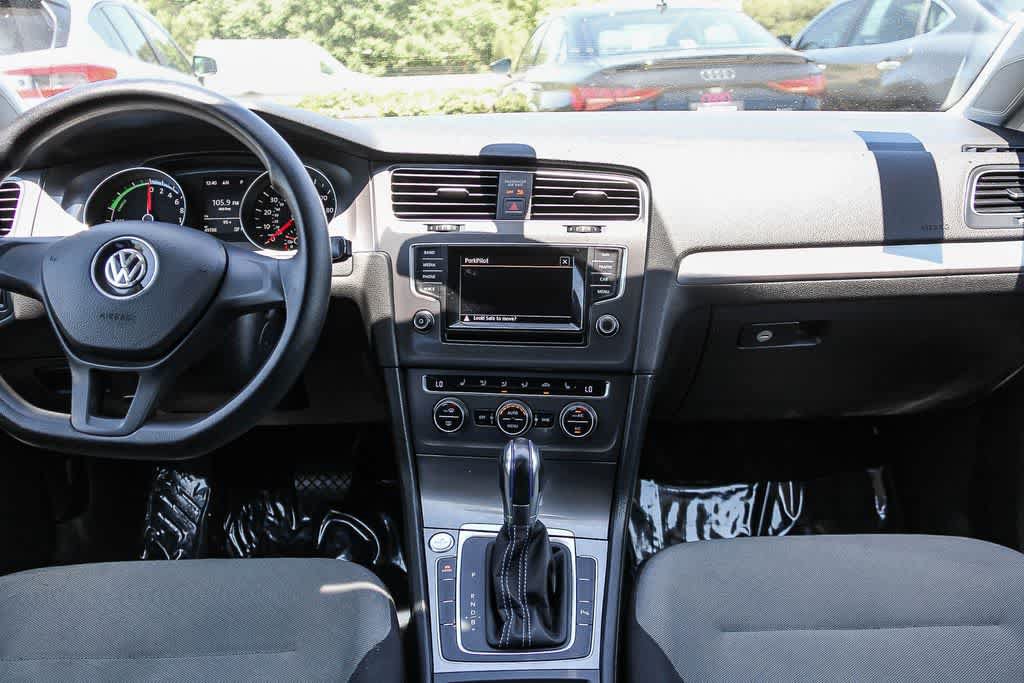 Used 2015 Volkswagen e-Golf Limited Edition FWD image 12