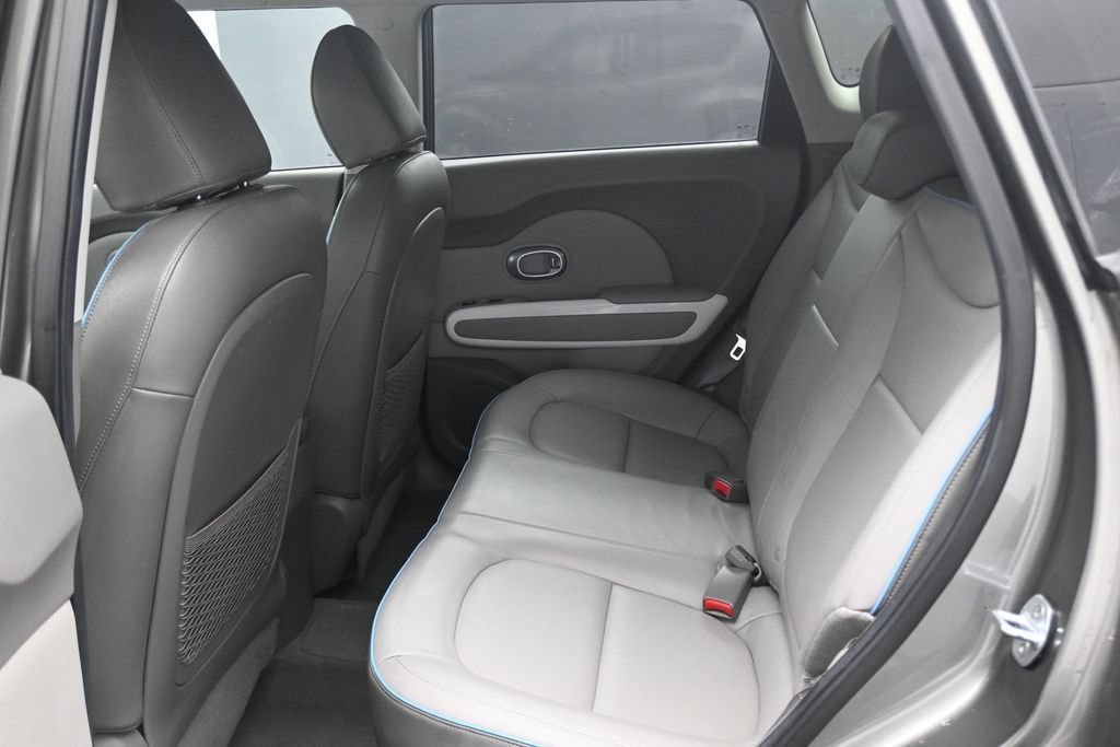 Used 2016 Kia Soul EV + FWD image 14