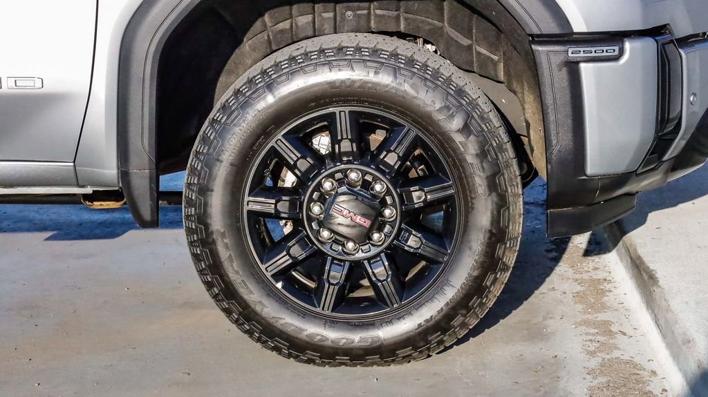 Used 2025 GMC Sierra 2500 AT4 image 11