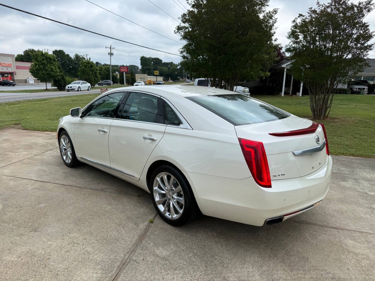 Used 2013 Cadillac XTS Luxury w/ Driver Awareness Package FWD image 2