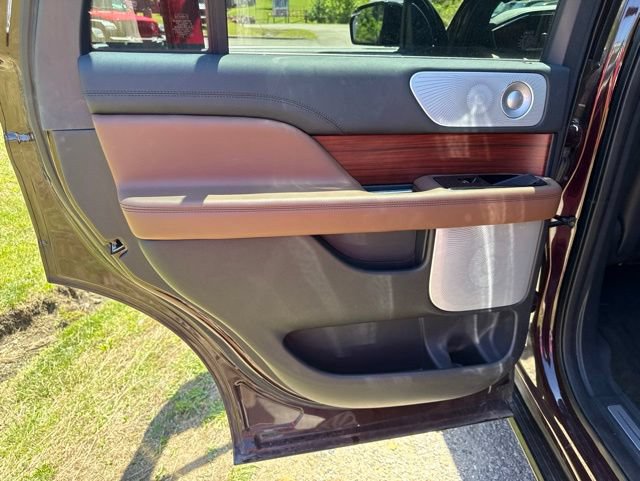 Used 2023 Lincoln Navigator Reserve AWD/4WD image 16