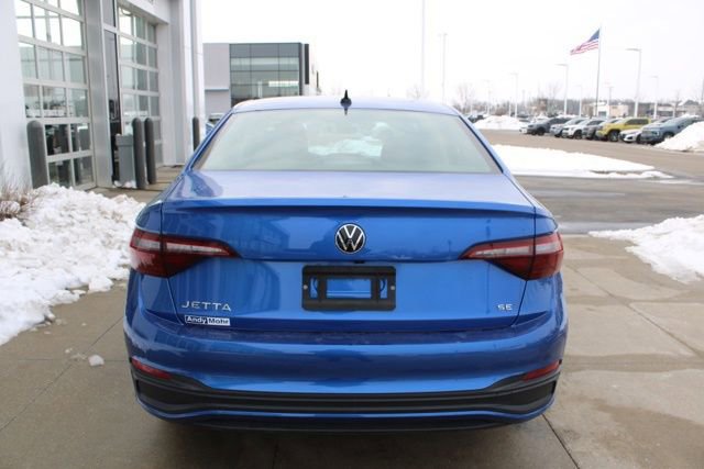 Used 2024 Volkswagen Jetta SE image 7