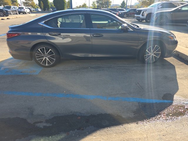 Used 2025 Lexus ES 350 w/ Premium Package FWD image 4