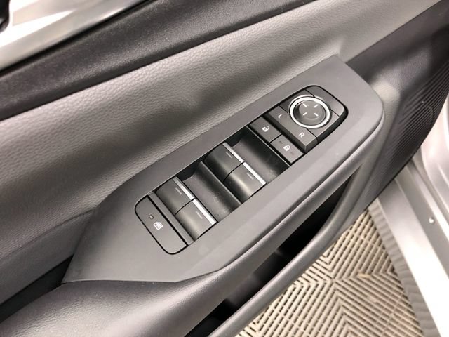 Used 2024 Toyota Prius XLE FWD image 14