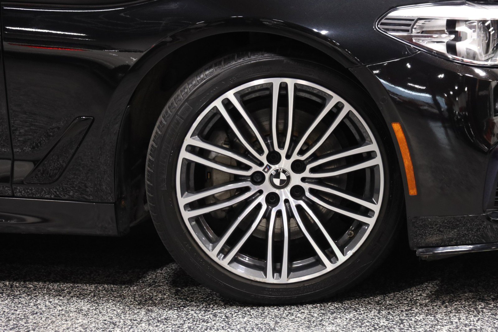 Used 2018 BMW 530i xDrive AWD/4WD image 4