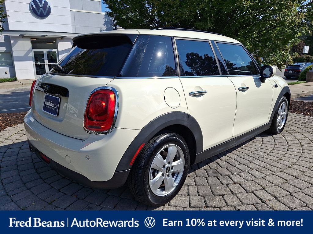 Used 2021 MINI Cooper 4-Door Hardtop w/ Storage Package FWD image 9