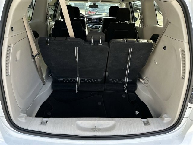 Used 2022 Chrysler Voyager LX image 21