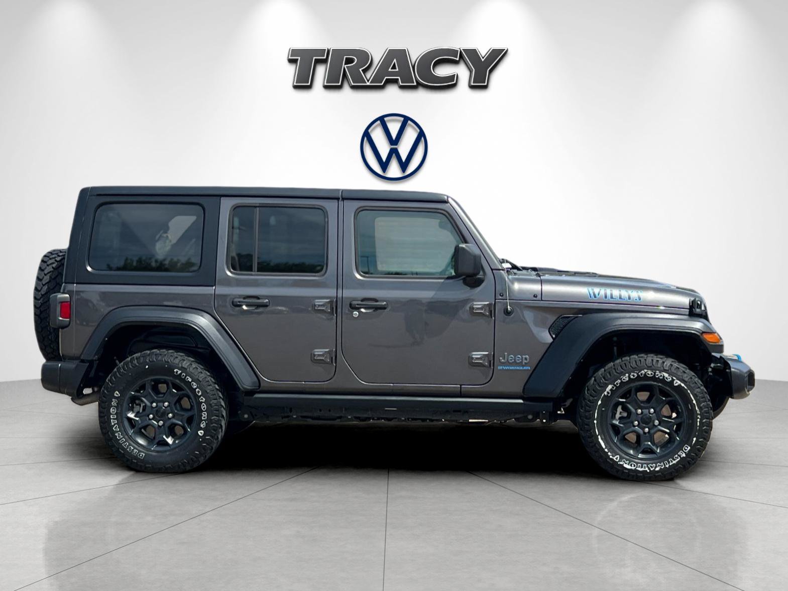 Used 2023 Jeep Wrangler Unlimited w/ Cold Weather Group AWD/4WD image 3