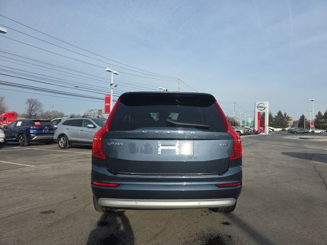 Used 2022 Volvo XC90 T6 Momentum w/ Advanced Package image 5