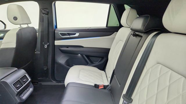 Used 2025 Volkswagen Atlas Cross Sport SEL Premium R-Line AWD/4WD image 28