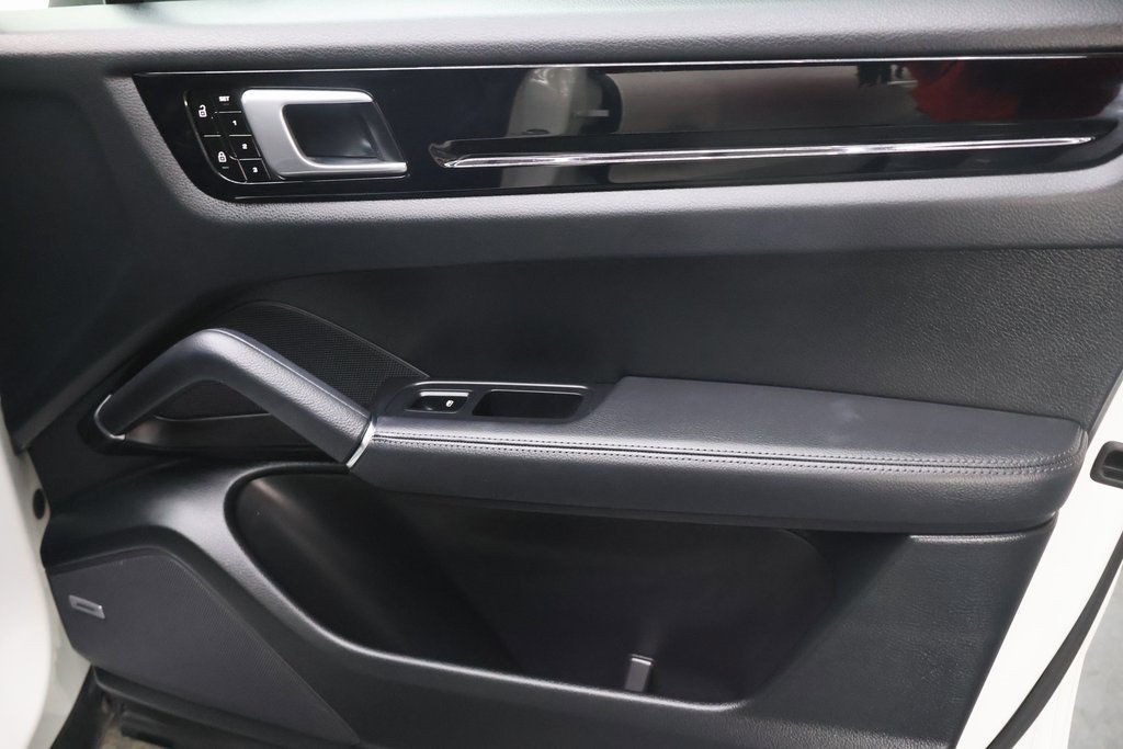 Used 2021 Porsche Cayenne image 12