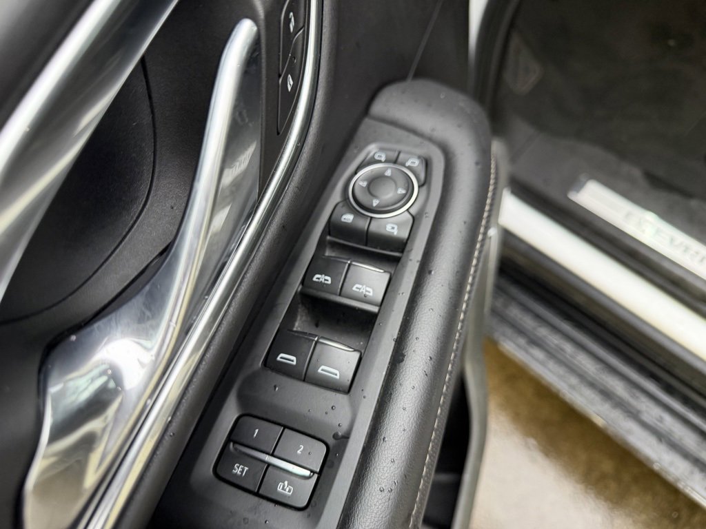 Used 2023 Chevrolet Suburban Premier image 13