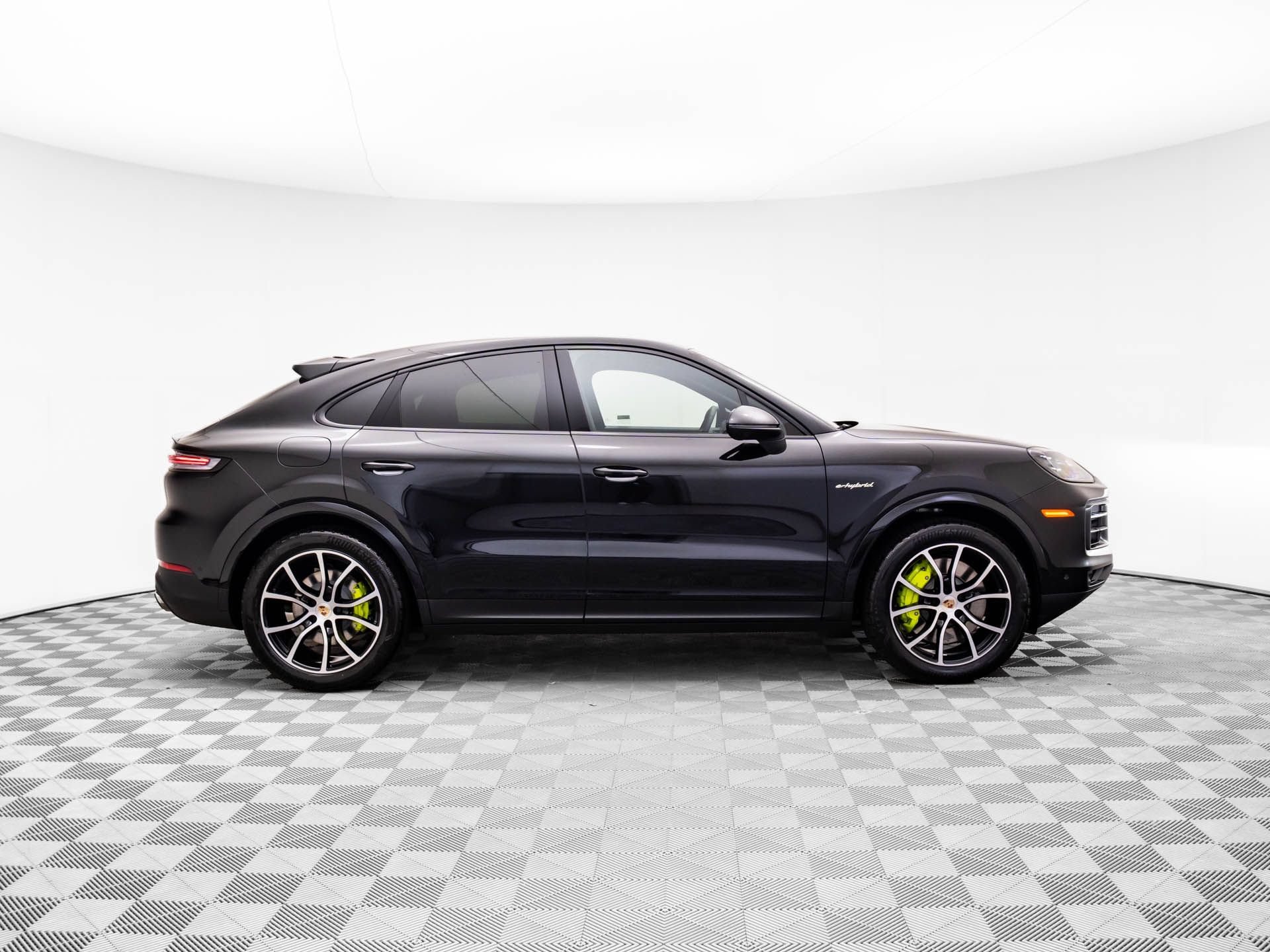 Certified 2025 Porsche Cayenne E-Hybrid Coupe AWD/4WD image 8