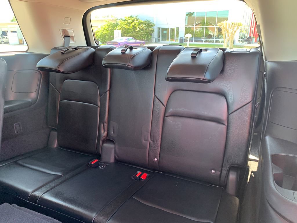 Used 2023 Nissan Pathfinder SL w/ Lighting Package (N92) FWD image 25