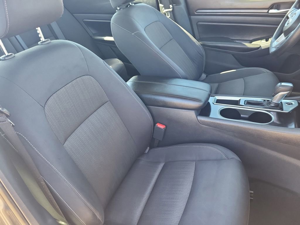 Used 2024 Nissan Altima 2.5 SV image 16
