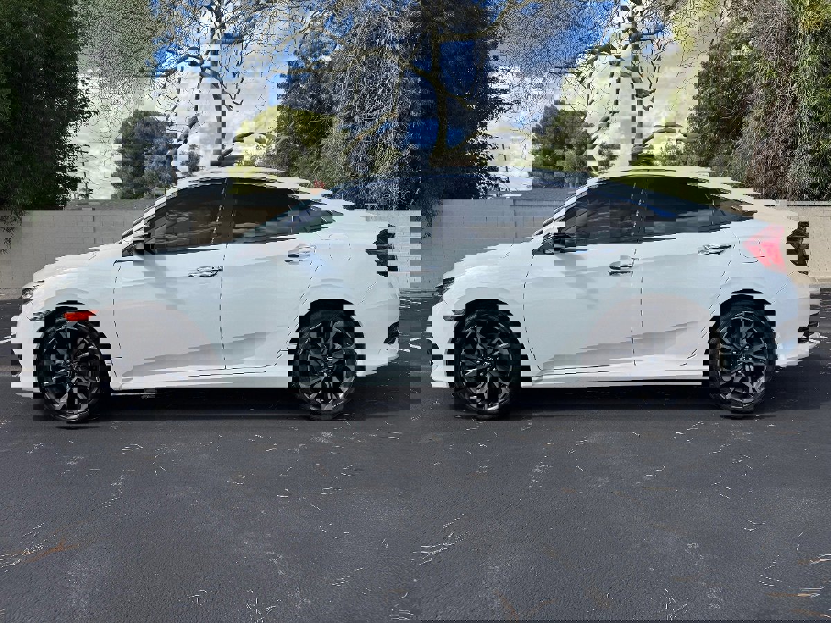 Used 2018 Honda Civic Touring image 5