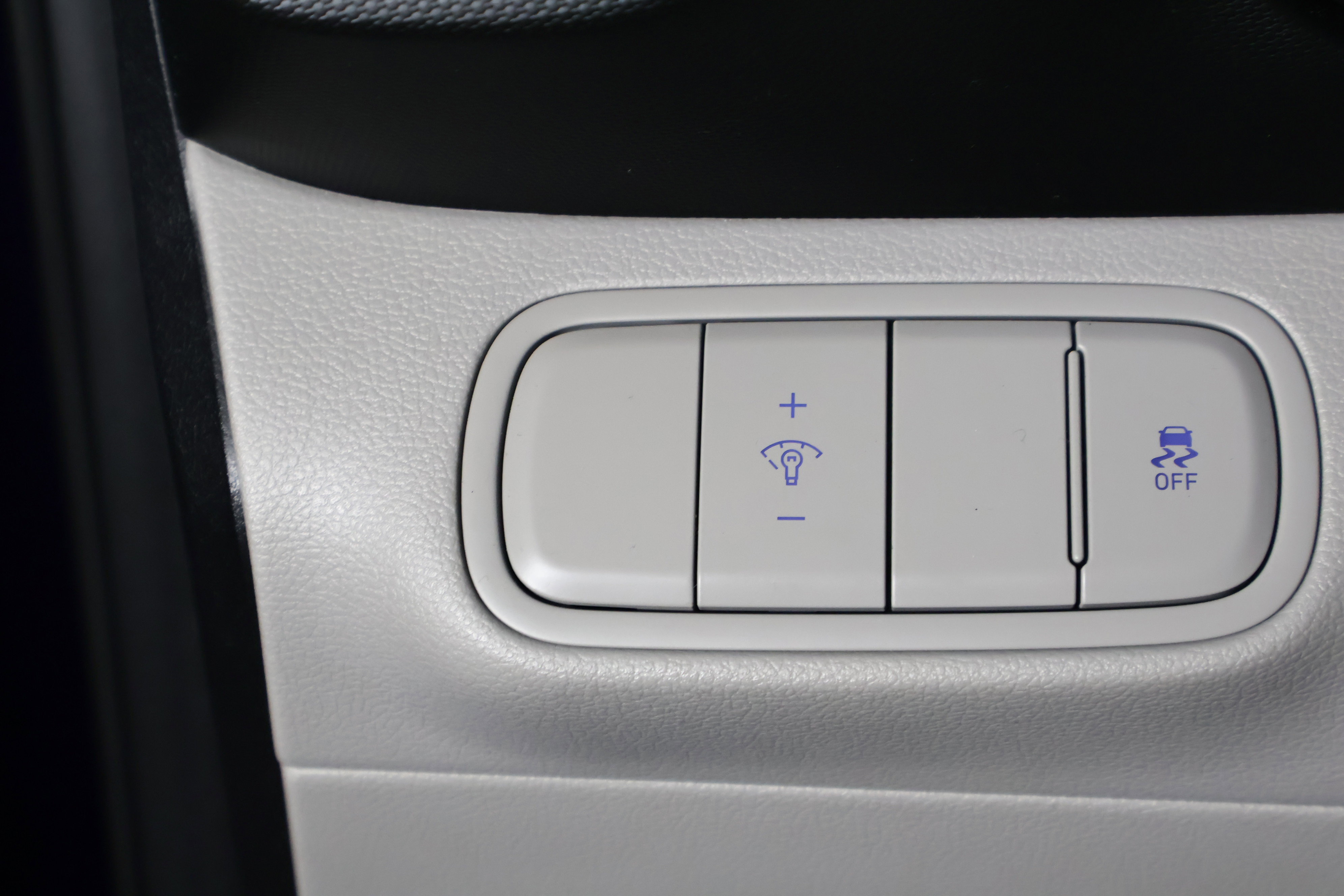 Used 2024 Hyundai Venue SEL image 35