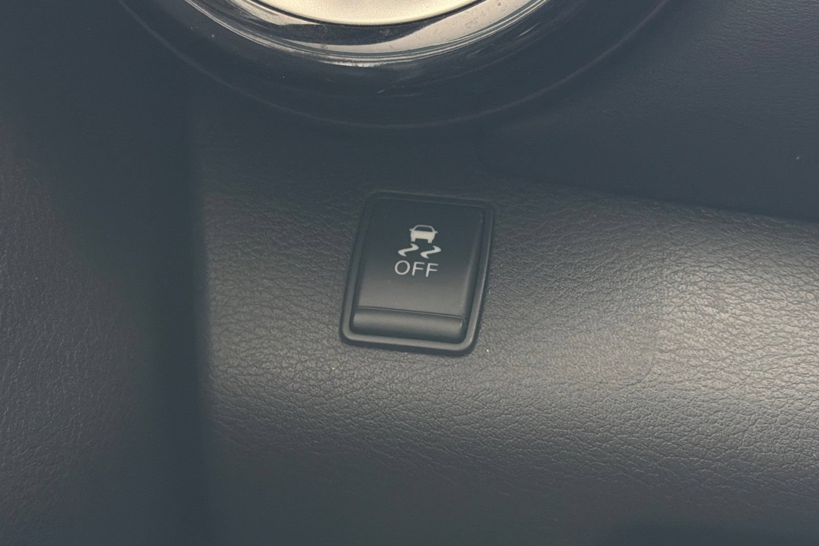 Used 2019 Nissan Kicks SR FWD image 30