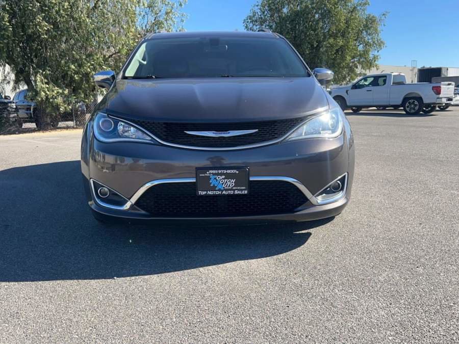 Used 2020 Chrysler Pacifica Limited image 2