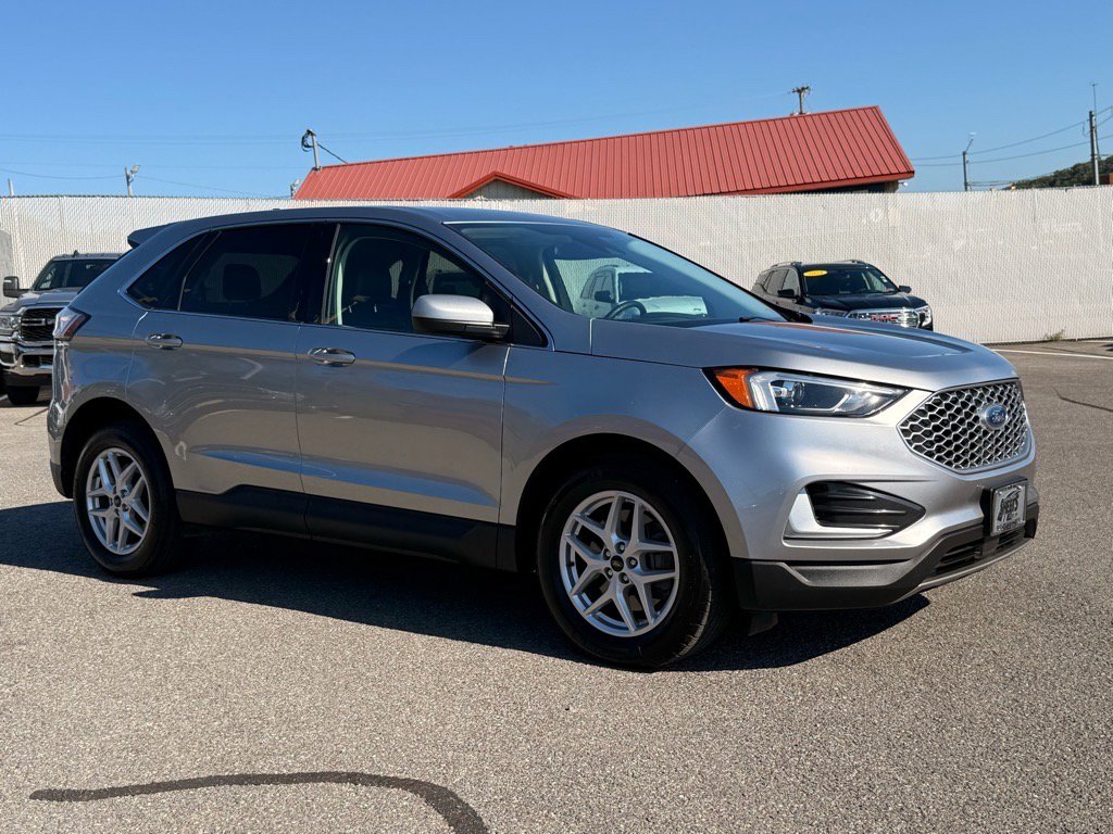 Used 2024 Ford Edge SEL image 9
