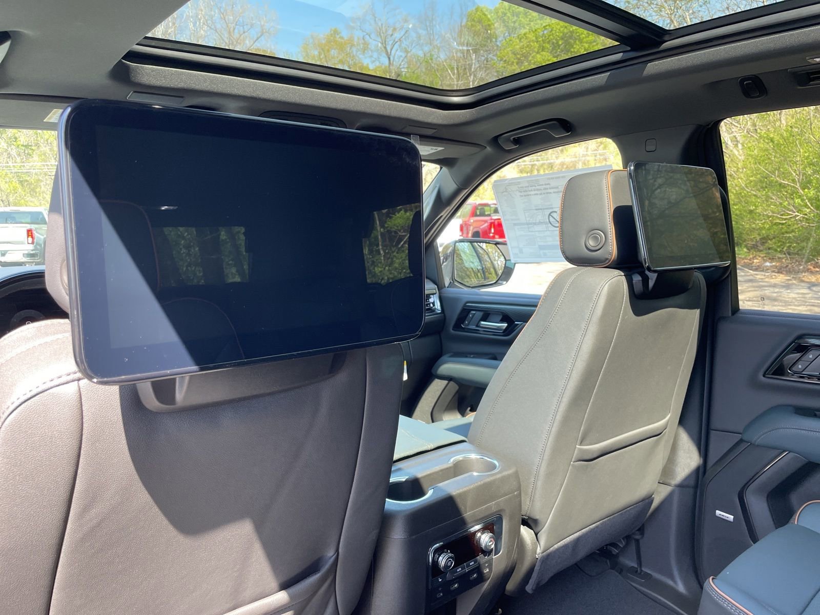 New 2026 GMC Yukon AT4 w/ AT4 Premium Plus Package image 25