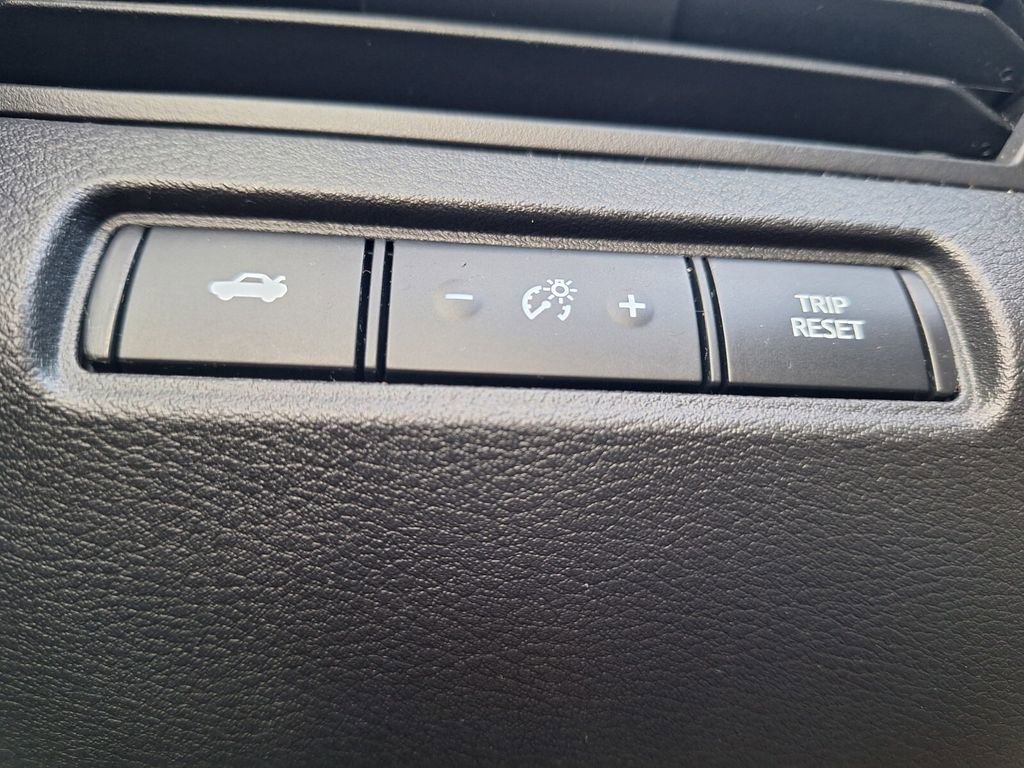 Certified 2025 Nissan Altima 2.5 SR image 12