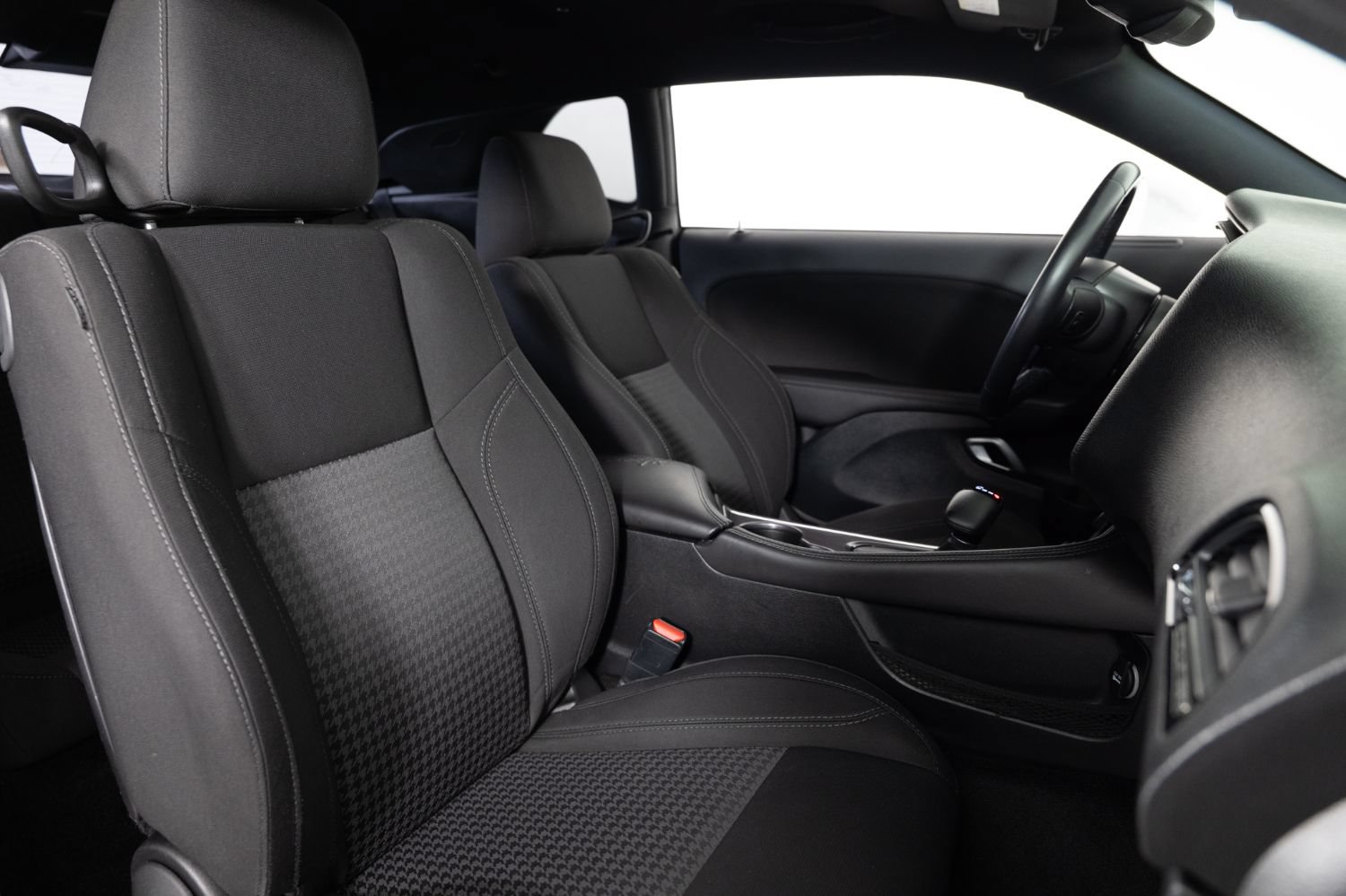 Used 2018 Dodge Challenger SXT RWD image 28