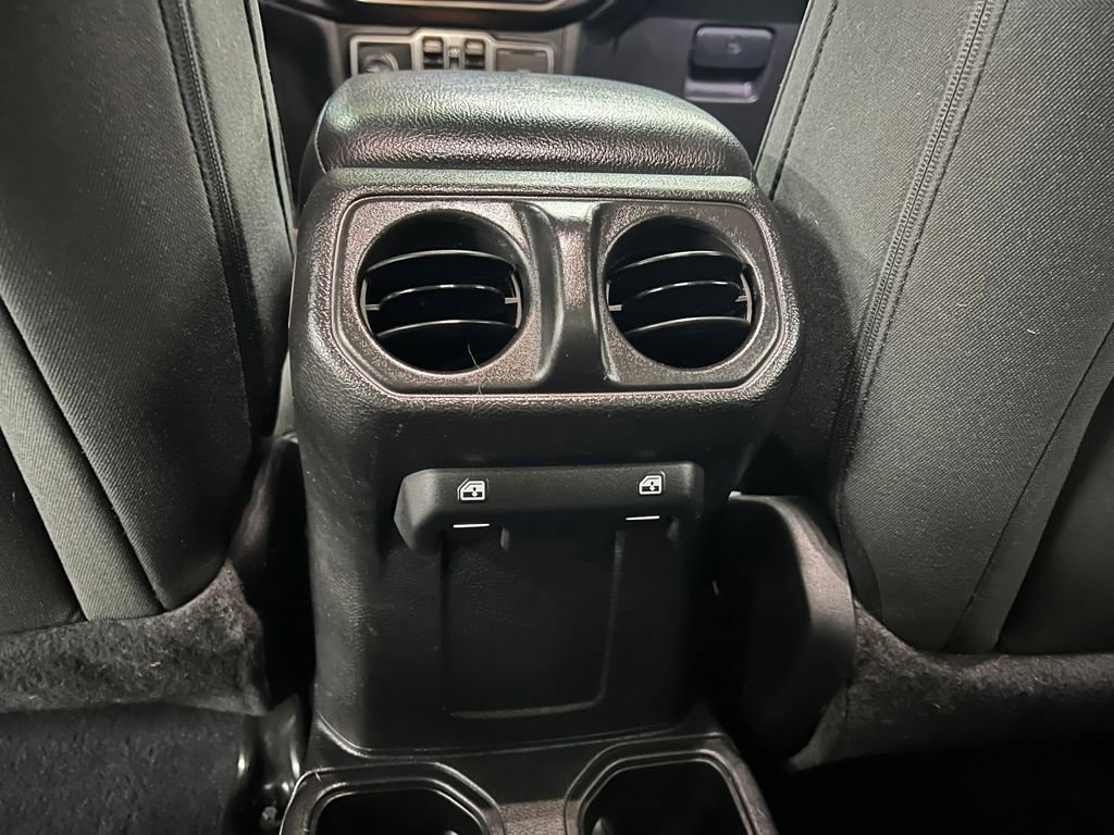 Used 2021 Jeep Gladiator Sport image 12