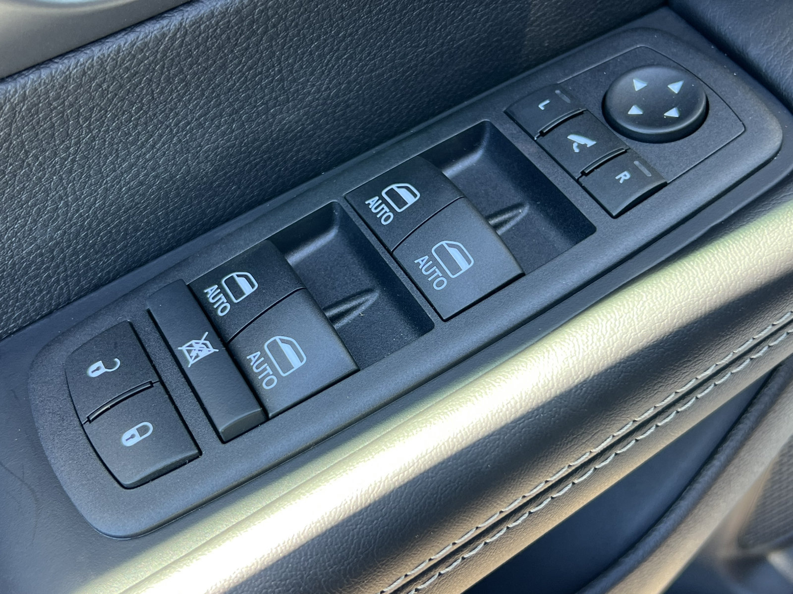 New 2027 Chrysler Pacifica Limited AWD/4WD image 15