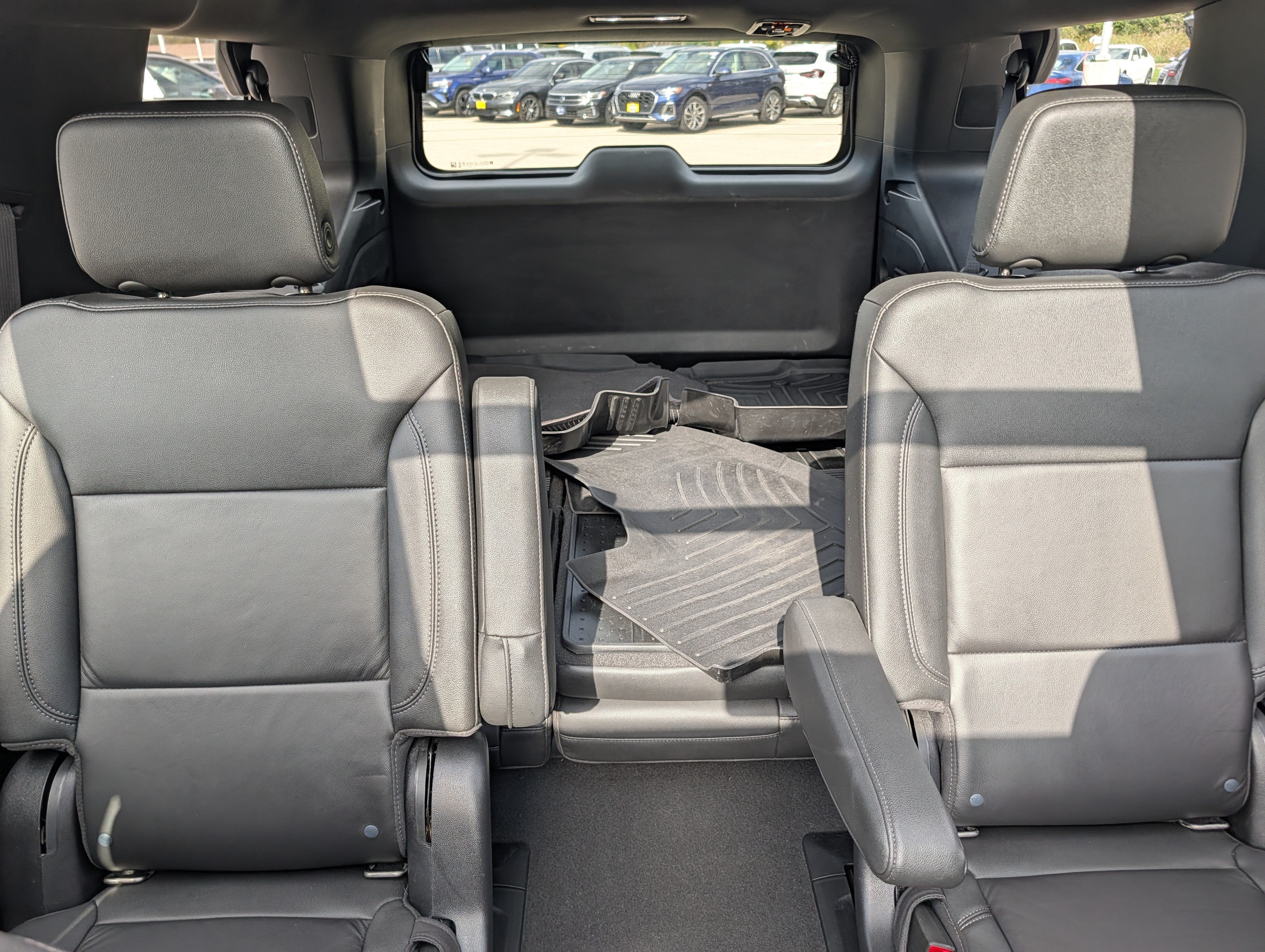 Used 2022 Chevrolet Tahoe LT w/ Luxury Package AWD/4WD image 16