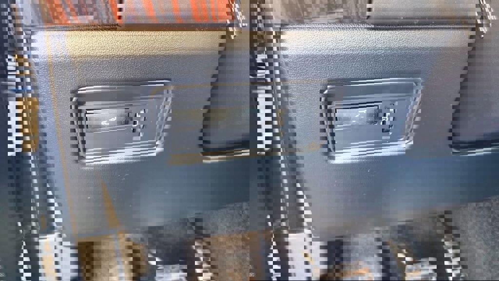 Used 2015 Land Rover Range Rover Supercharged image 32