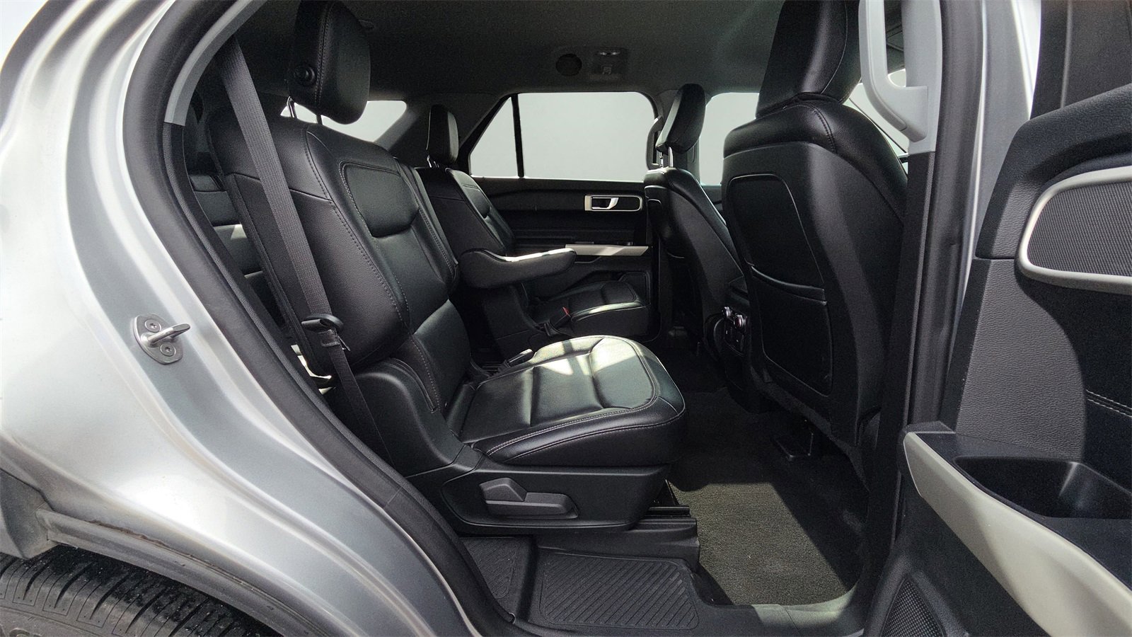 Used 2020 Ford Explorer XLT w/ Equipment Group 202A image 14